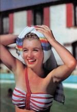 Norma Jean (19) - later bekend als Marilyn Monroe - tijdens haar modellentijd